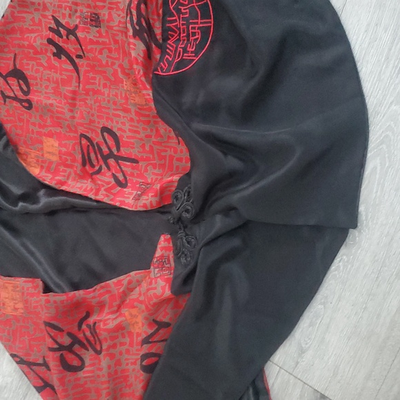 Grace Chuang 100 $ Silk Red and Black Chinese Wrap In Great Condition - Picture 7 of 8